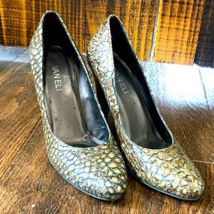 Van Eli texture reptile pumps